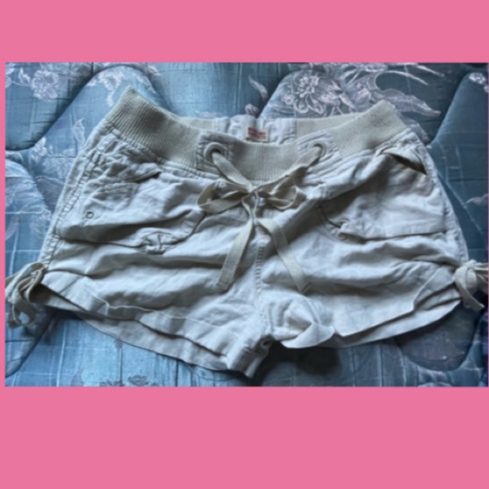 3/$20💙cute beige cargo shorts !
